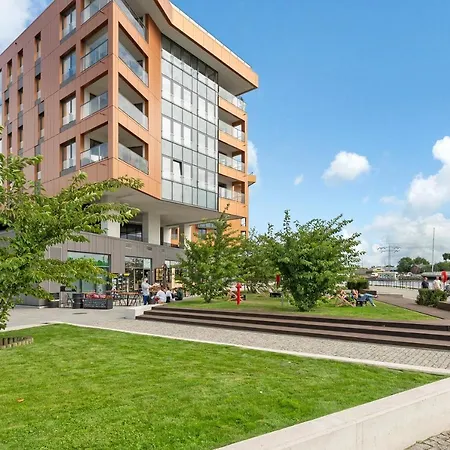 Premium Family & Business Old Town Riverside With Parking Apartment