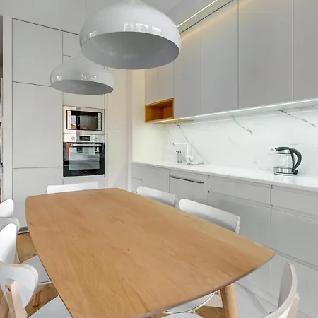 Apartament Premium Family & Business Old Town Riverside With Parking *