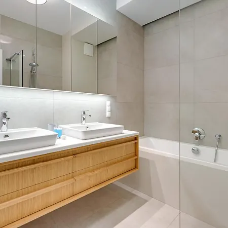 Apartment Premium Family & Business Old Town Riverside With Parking *